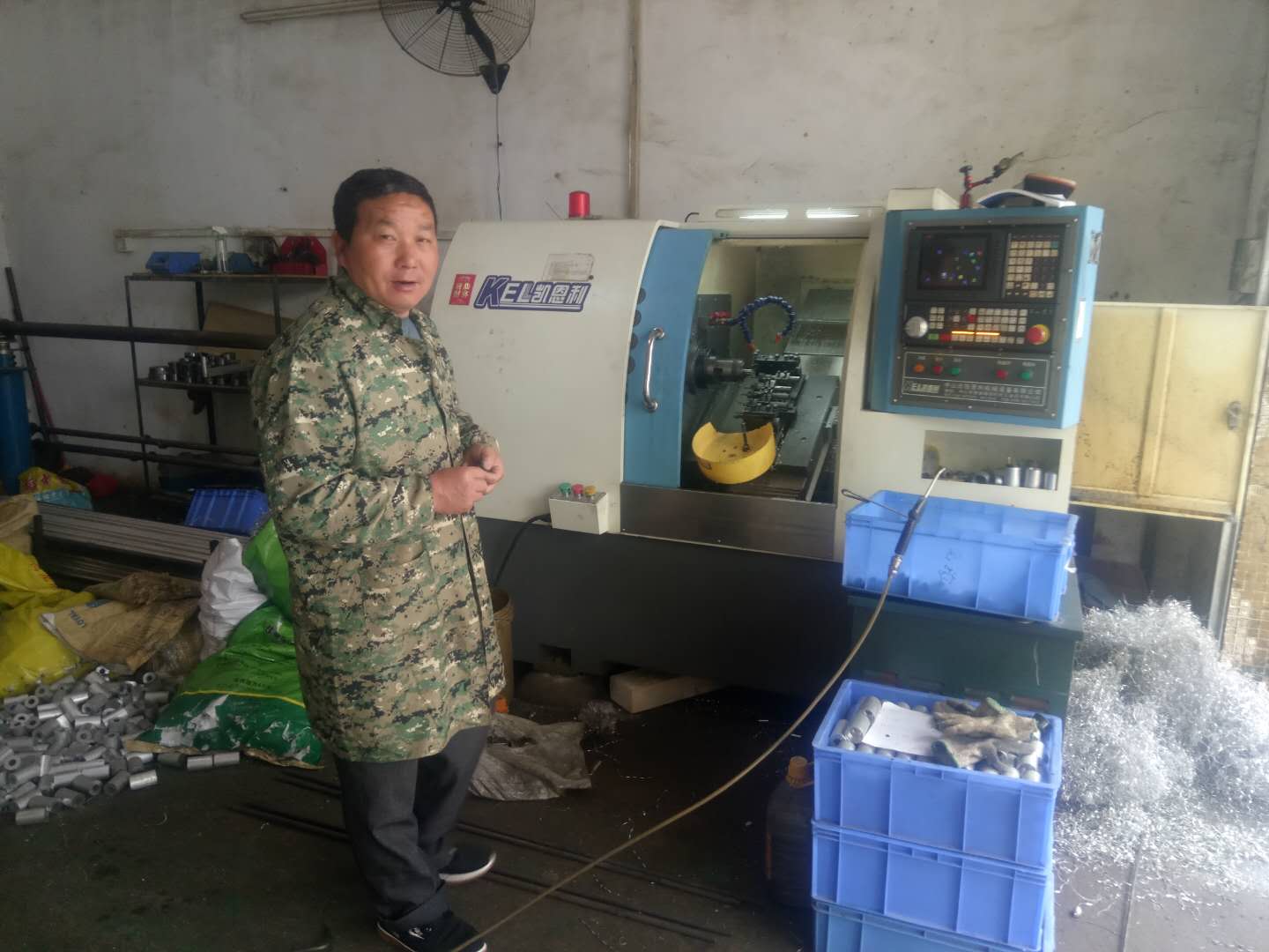 中山市坦洲鎮黃欣慰在操作凱恩利機床